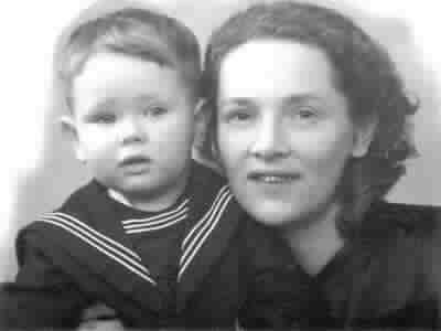 С сыном Кирюшей. 1951 год.