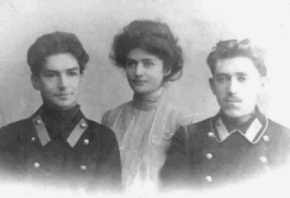 Наум Ахун, Евгения Ахун, Исаак Финкельштейн - ок. 1905г.