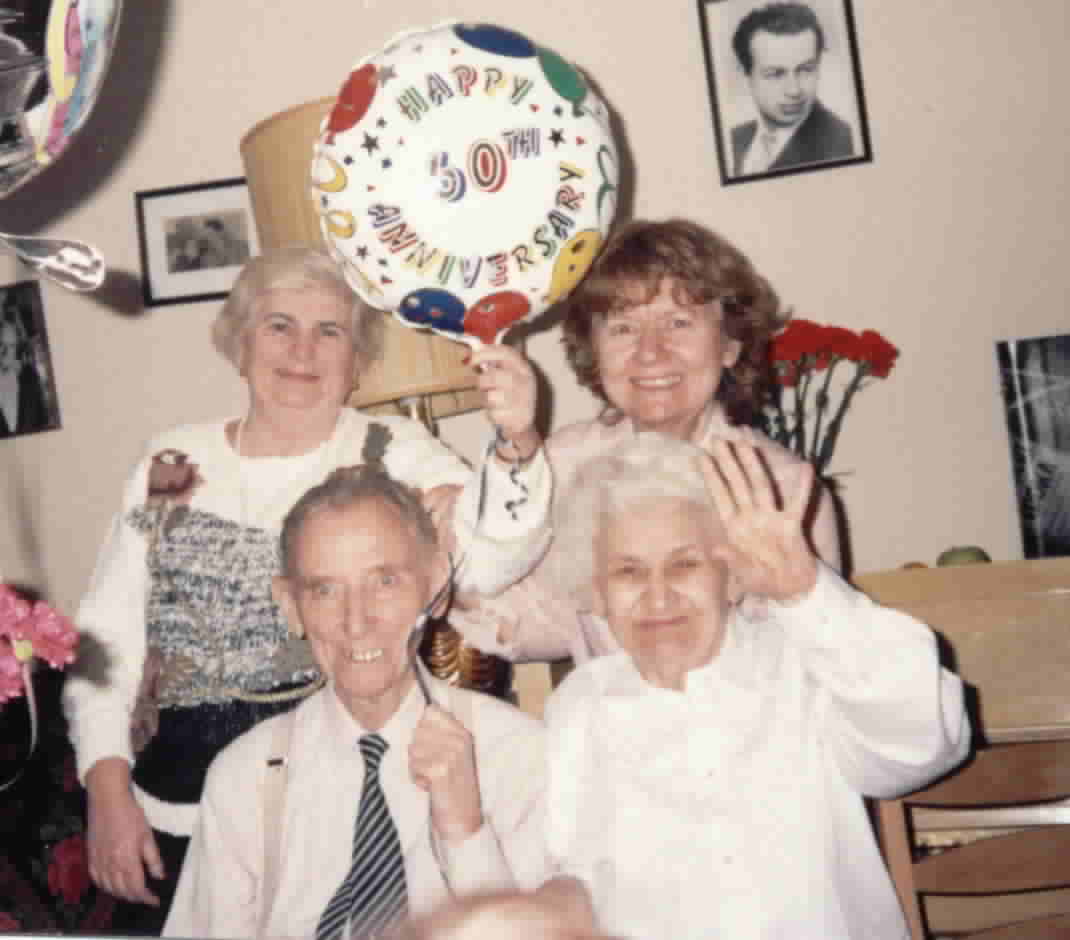 60 летие свадьбы. С женой Валей, дочкой Наташей и подругой. 1991 год.