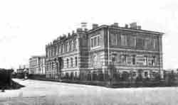 Здание городского мужского четырехклассного училища, построенного в 1911 году.