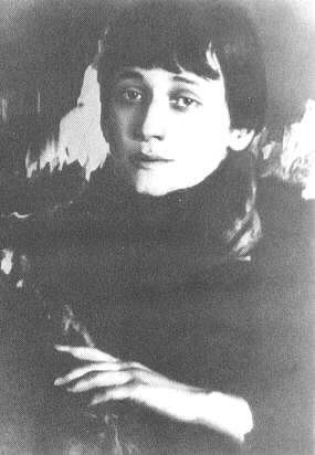 Анна Ахматова. Фотография Наппельбаума. Начало 20-х годов.