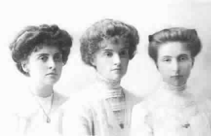 Вера, Зоя и Анна Аренс. Царское Село. Около 1910 года /5/.