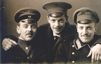 Кирилл Афанасьев (в центре) - студент С.Петербургского университета